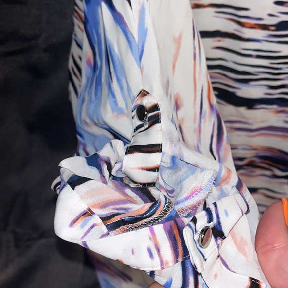 Jennifer Lopez Blouse - size Medium - Foldable Sleeves - Picture 3 of 4